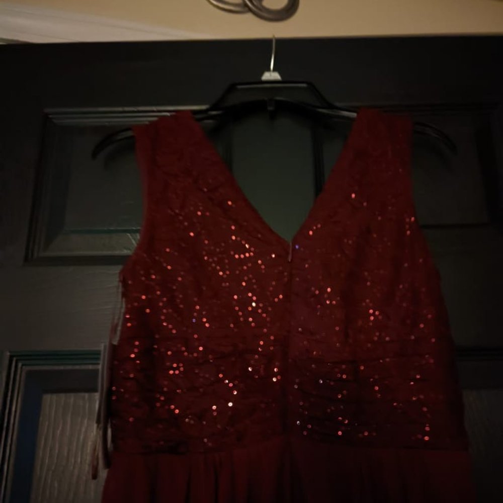 Formal Wear - Picture 4 of 7